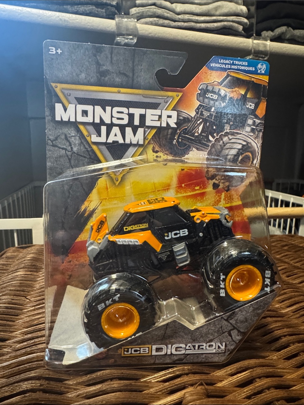 Monster Jam JCB Digatron Die-Cast Monster Truck - Black & Yellow